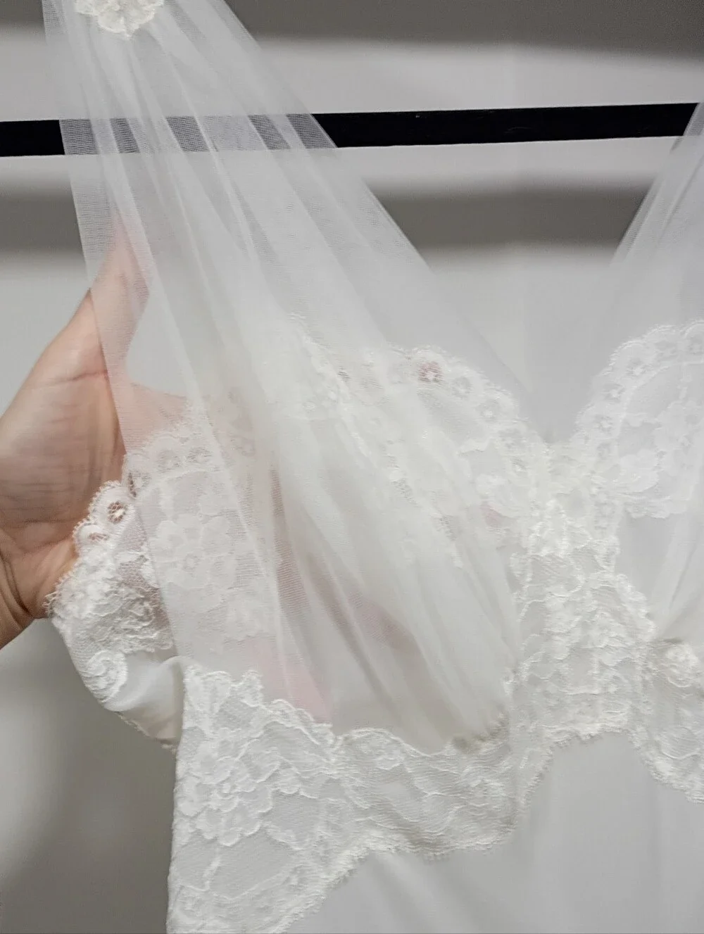 Vintage White Lace Nightgown - Picture 3 of 9
